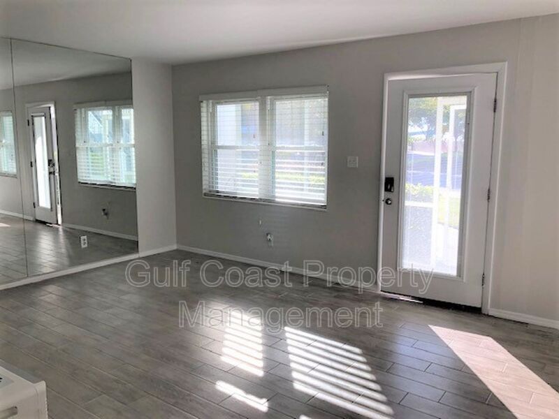325 Golden Gate Pt Unit # 4 Sarasota FL 34236 - Photo 6
