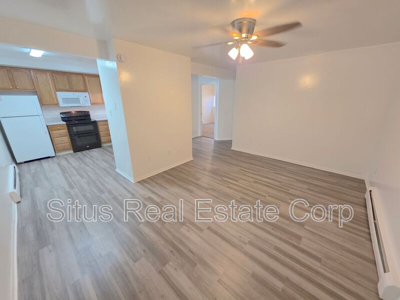 Lakewood House: 1330 Zephyr St.