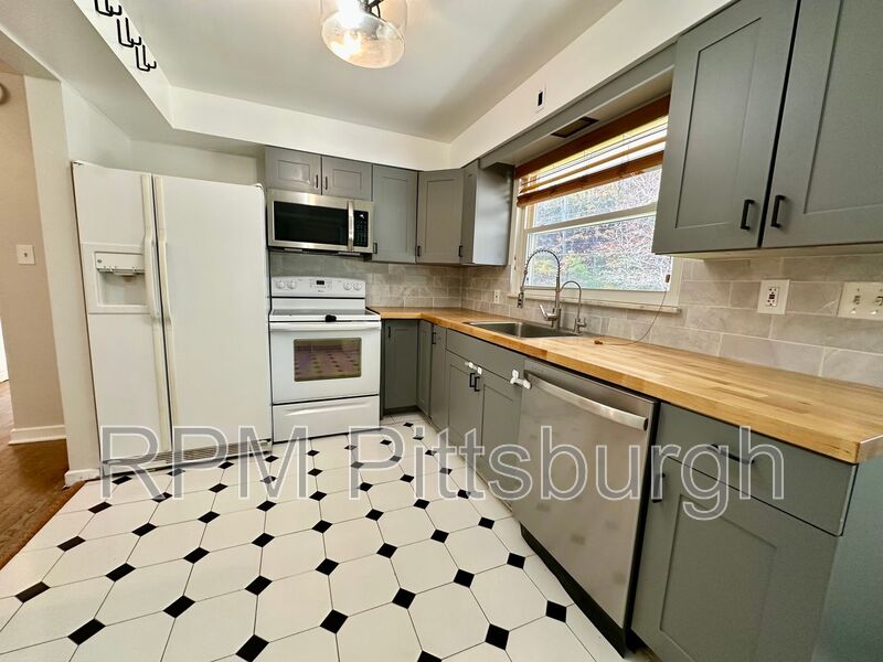 Presto House: 208 Bridge St