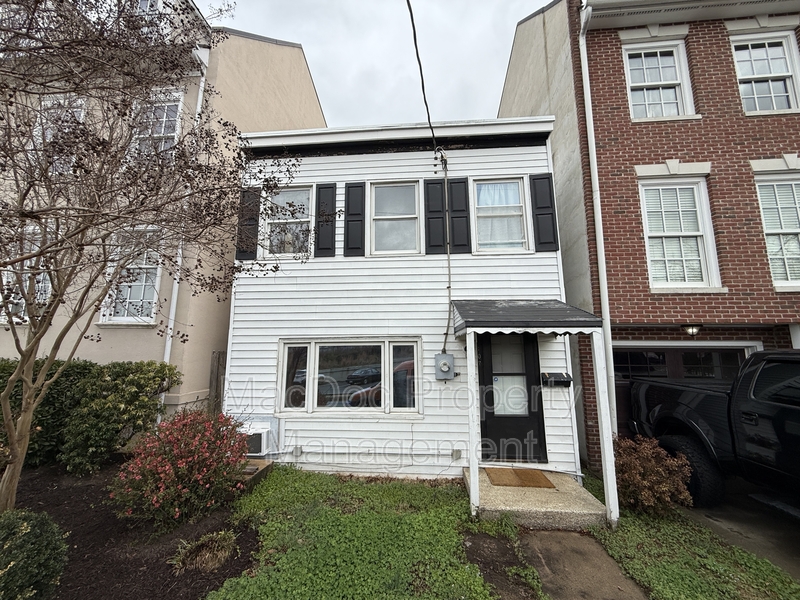 Fredericksburg House: 107 Lafayette Blvd