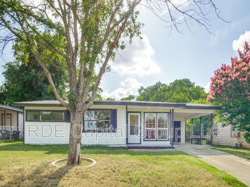 Fort Worth House: 3012 Crouch St