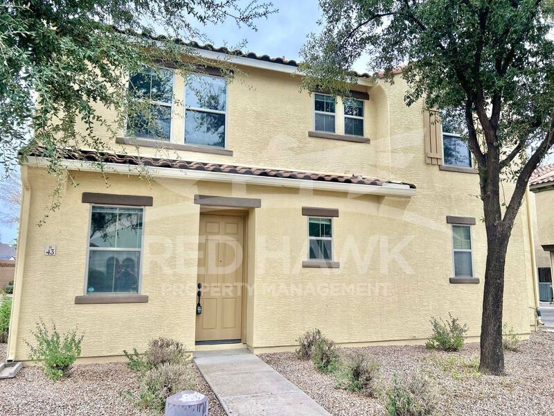 Mesa House: 451 S Hawes Rd