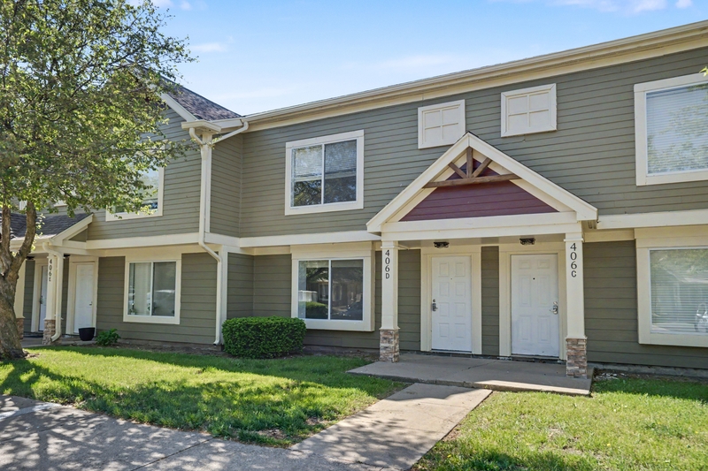 Pella Condo: 406 East 15th Street - 406D