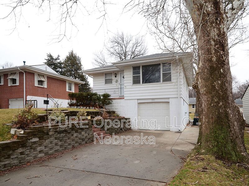 Omaha House: 3333 S 82 St