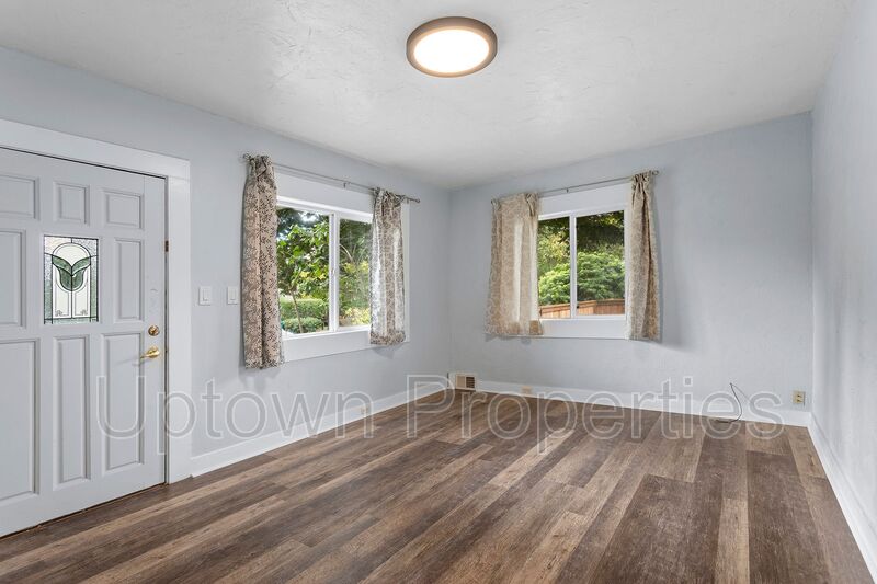 Portland House: 927 N Watts Street