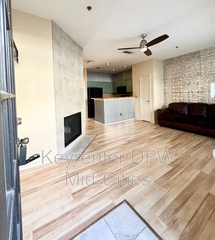 Dallas House: 4800 W Lovers Lane
