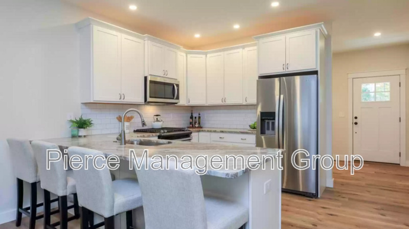 Milford Townhome: 34 Ponemah Hill Road