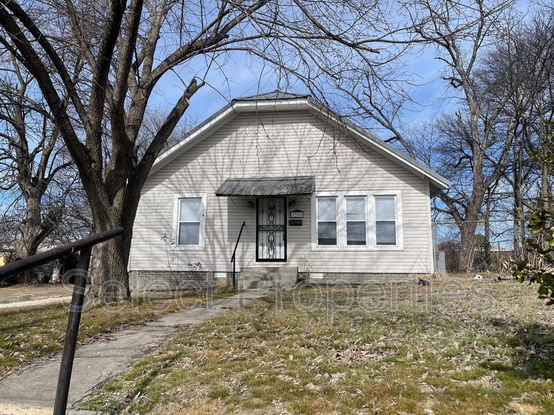 Jonesboro House: 1300 Aggie