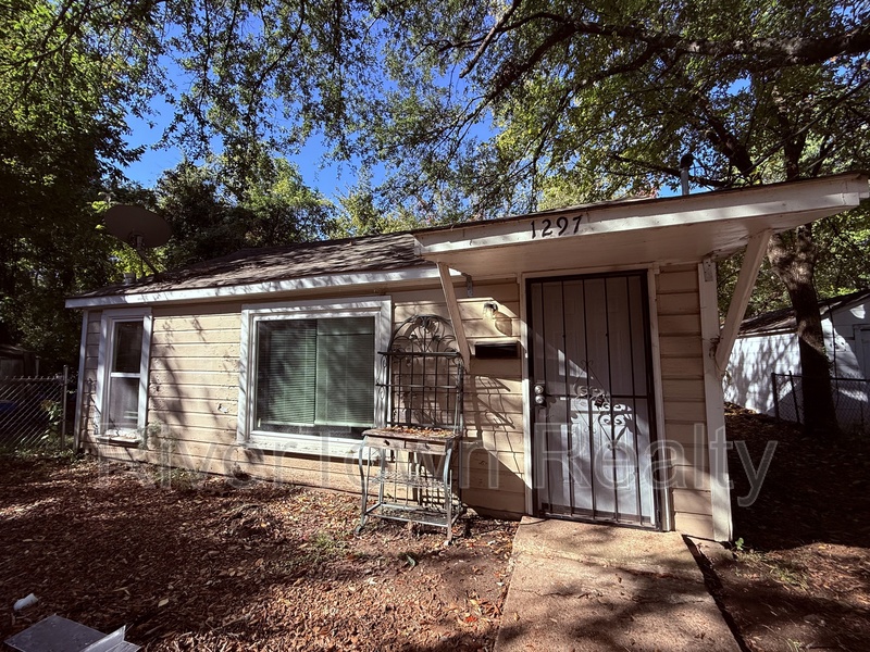 Memphis House: 1297 S Prescott St Back