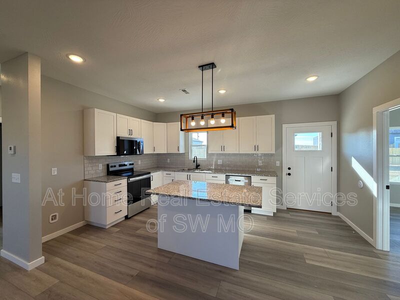 Mt Vernon House: 135 Maverick Dr