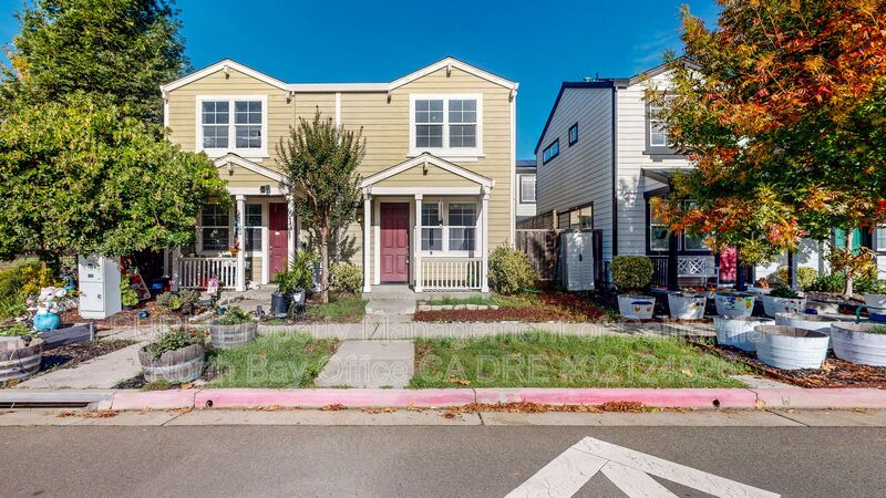 Santa Rosa Townhome: 2638 N Village Dr