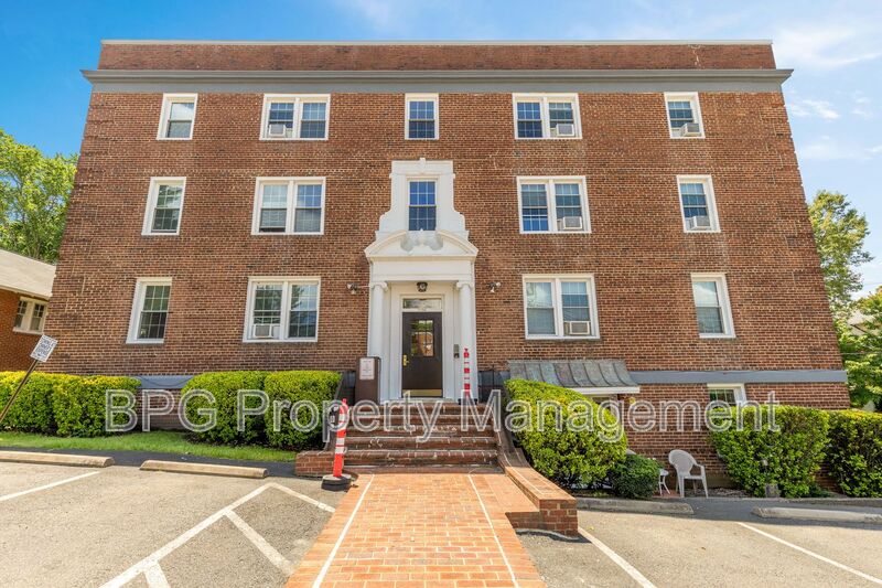 Arlington Condo: 2634 Langston Blvd