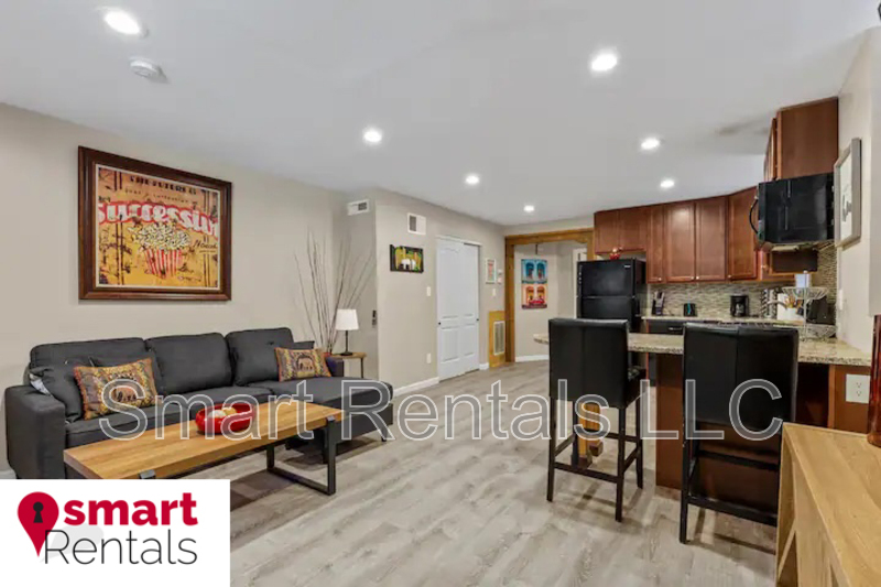 St. Louis Condo: 3640 Shaw Blvd - BW