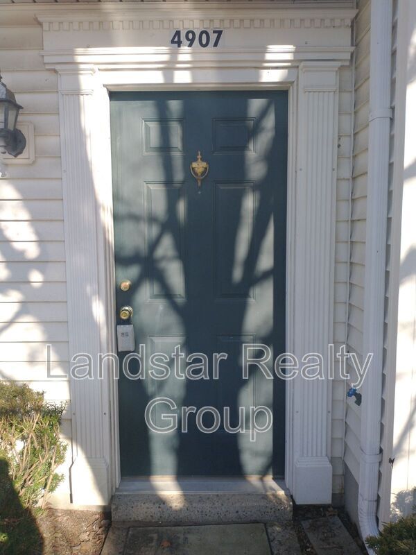 Louisville Condo: 4907 Villa Fair