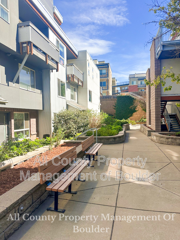 Boulder Condo: 2870 E College Ave