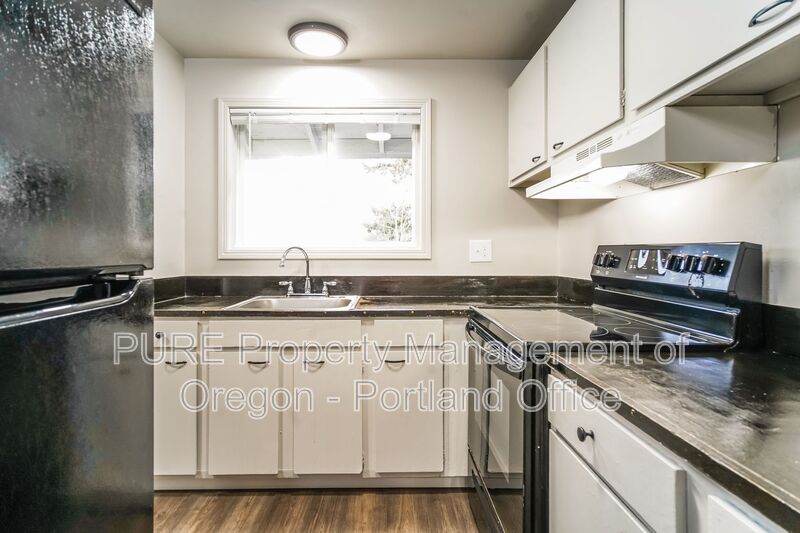 Portland Condo: 18411 E Burnside St