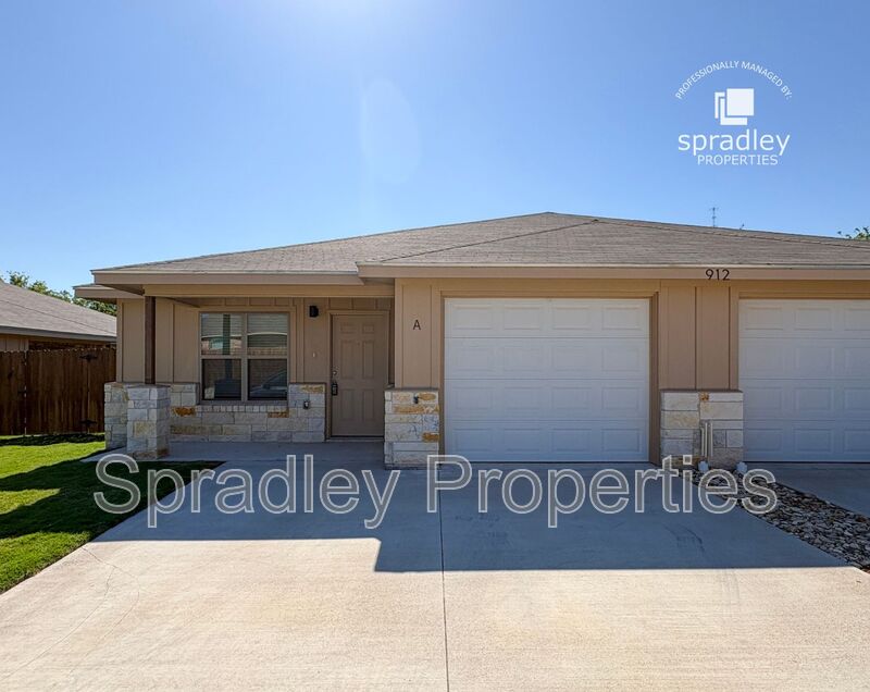 Belton Townhome: 1004A San Saba Ct