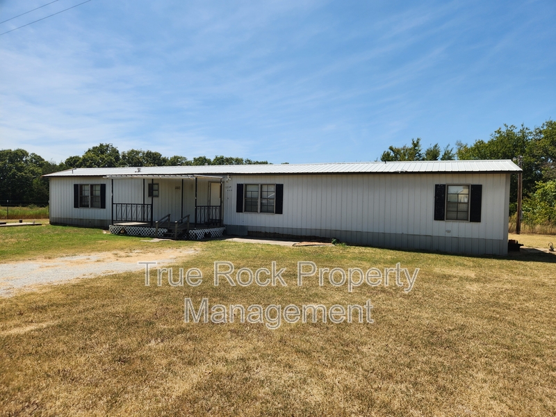 Ada House: 10639 County Road 3600