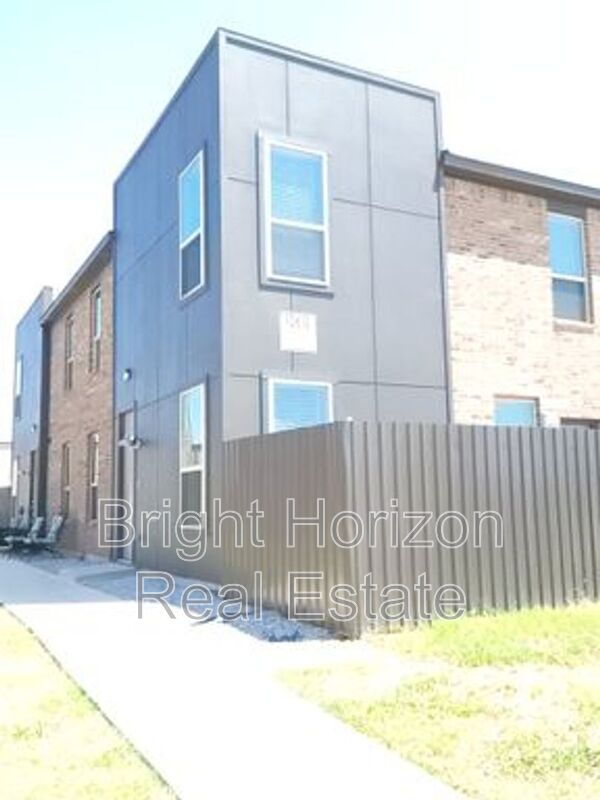 Hurst Condo: 10604 Tube Drive