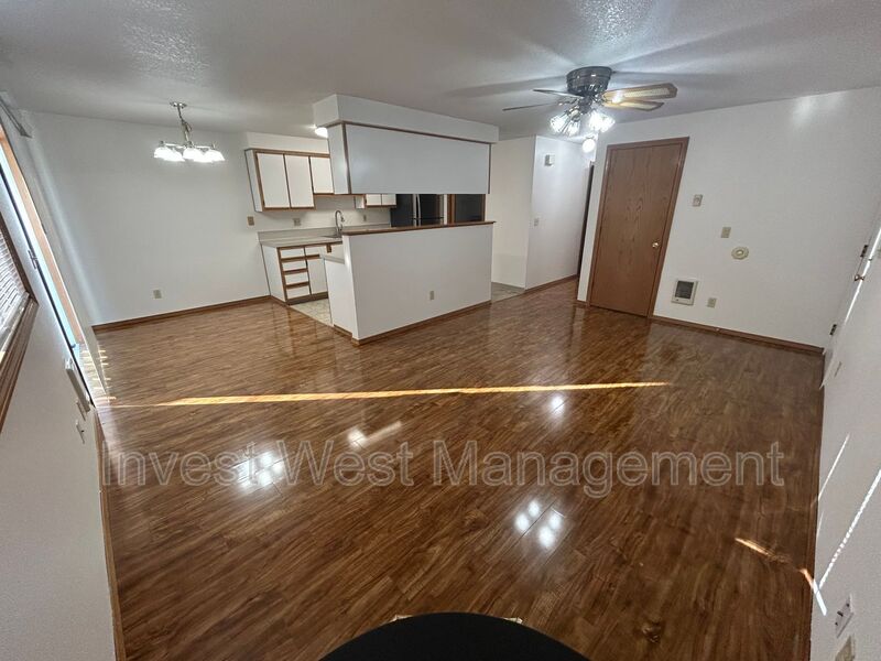 Vancouver House: 3911 Plomondon Street