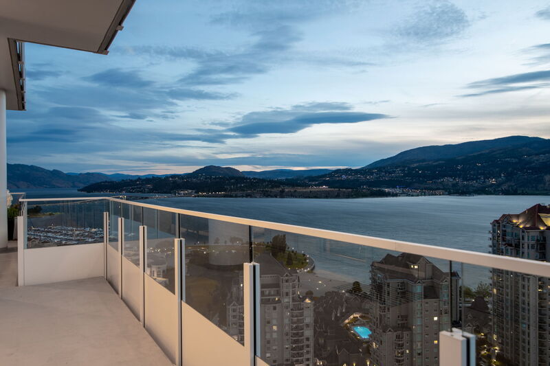 Kelowna Condo: 1181 Sunset Drive