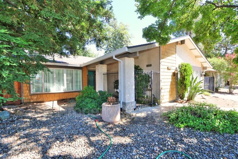 Orangevale House: 6830 Mellodora Drive