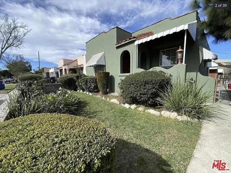 Los Angeles House: 723 E 81st St