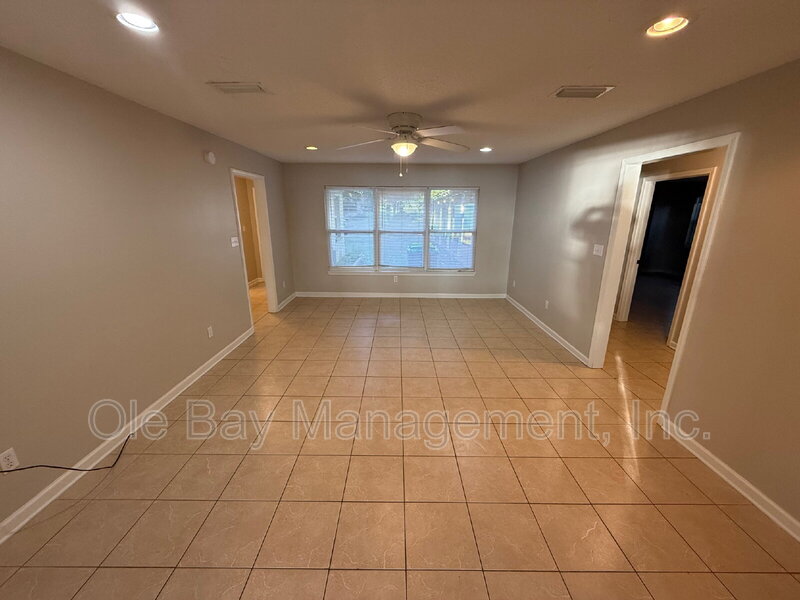 Mobile House: 7225 Bay Rd