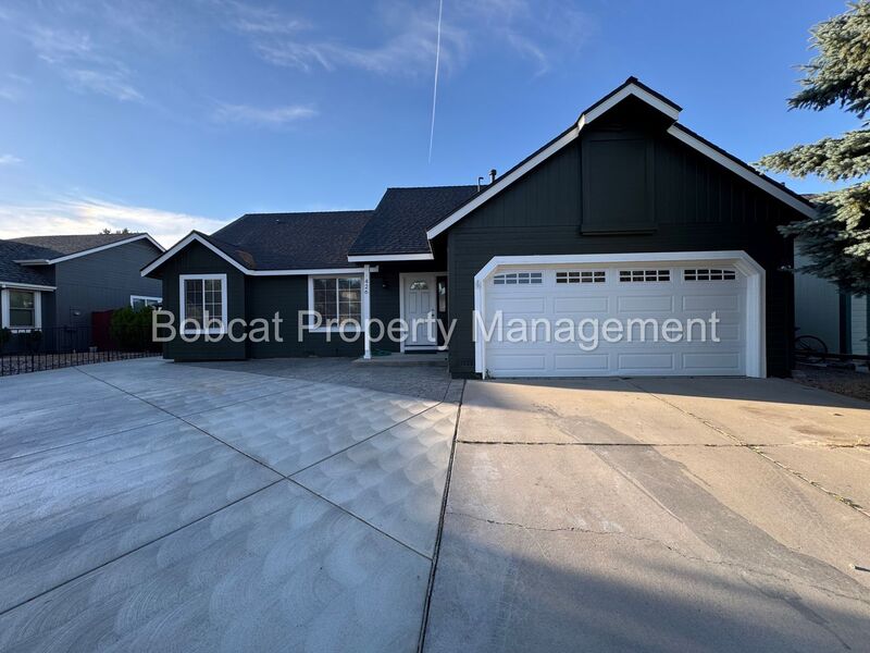 Carson City House: 426 Springview Ct