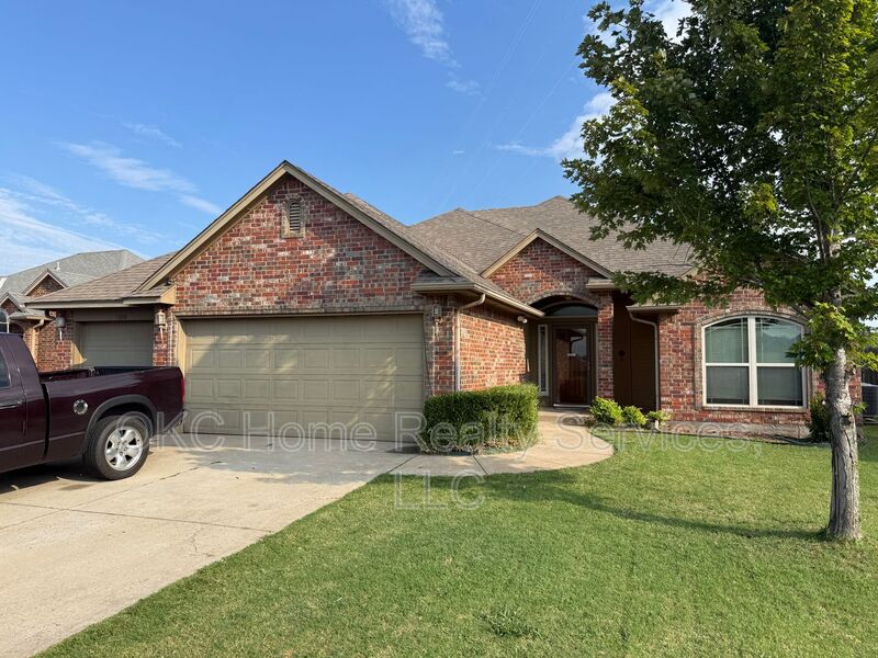 Moore House: 1909 NE 32nd St