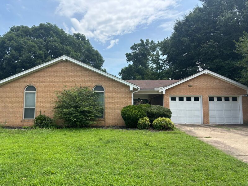 Bartlett House: 3132 Rosebay Ln