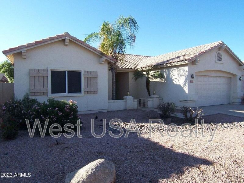 Gilbert House: 1561 E Stanford Ave