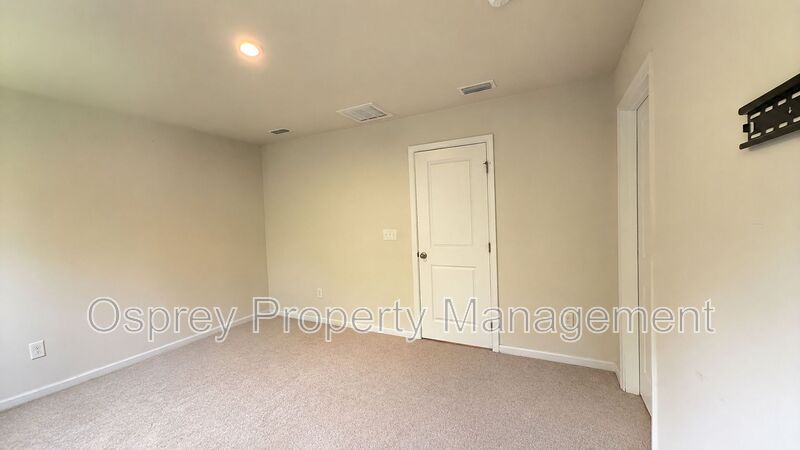 Charming 3-Bedroom Suffolk Home with Garage & Deck - Photo 8