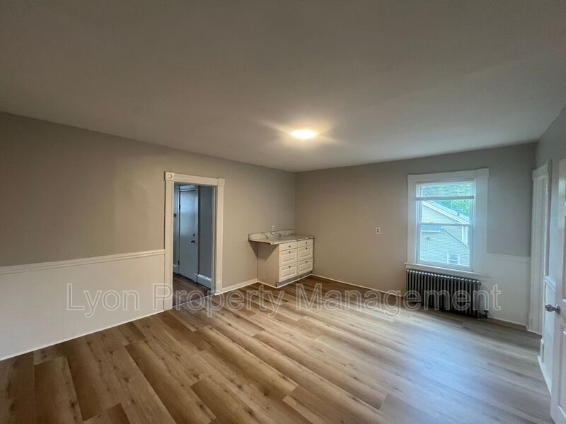 NEW BRITAIN Condo: 11 EAST LAWLOR STREET