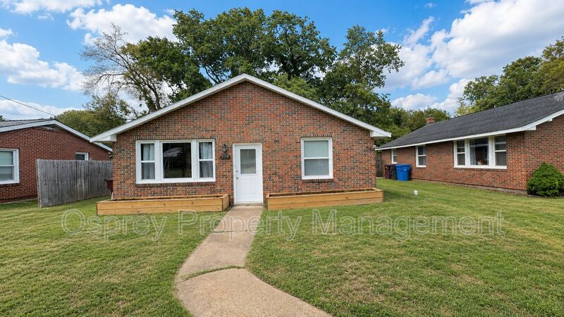 Well-Maintained 3-Bedroom Home with Fenced Backyard & Assigned Parking in Central Chesapeake - Photo 1