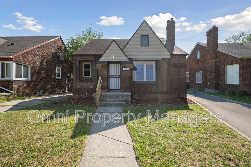 Detroit House: 10366 Roxbury St,