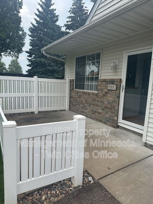 Woodbury Townhome: 3183 Juniper Ln
