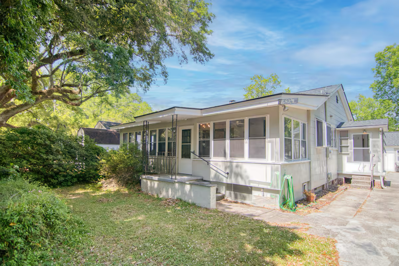 Charleston House: 426 Riverland Dr