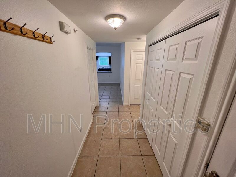 Great Location! 2 bed/3 bath condo unit in Eckhert Place, a gated community - Photo 6