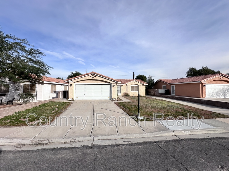 Bullhead City House: 1631 De Angelis Avenue