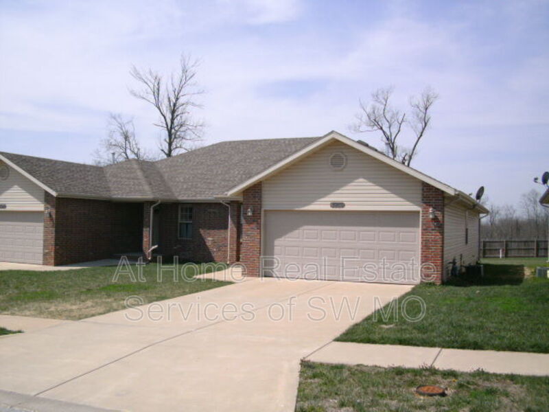 Republic Condo: 1091 N Northwood