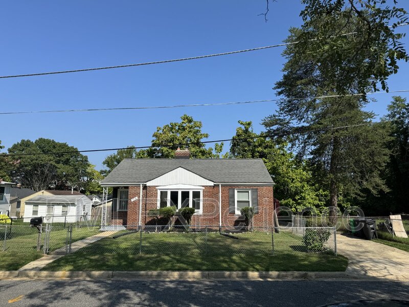 Capitol Heights House: 5716 Davey Street