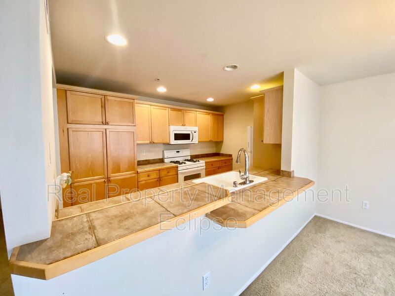 Redmond Condo: 8808 Redmond Woodinville Rd. NE