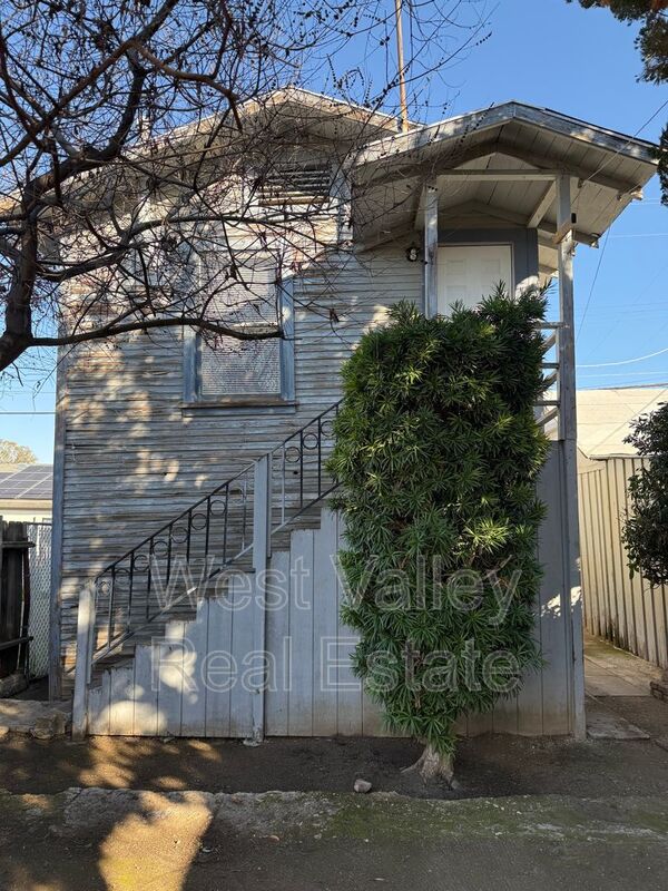 Taft Condo: 200 1/2 Fillmore