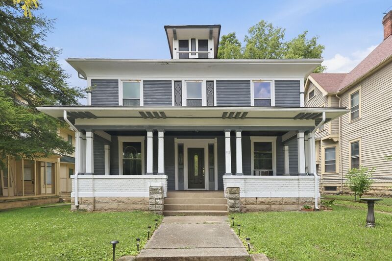 Springfield House: 911 N Fountain Ave - 1/2