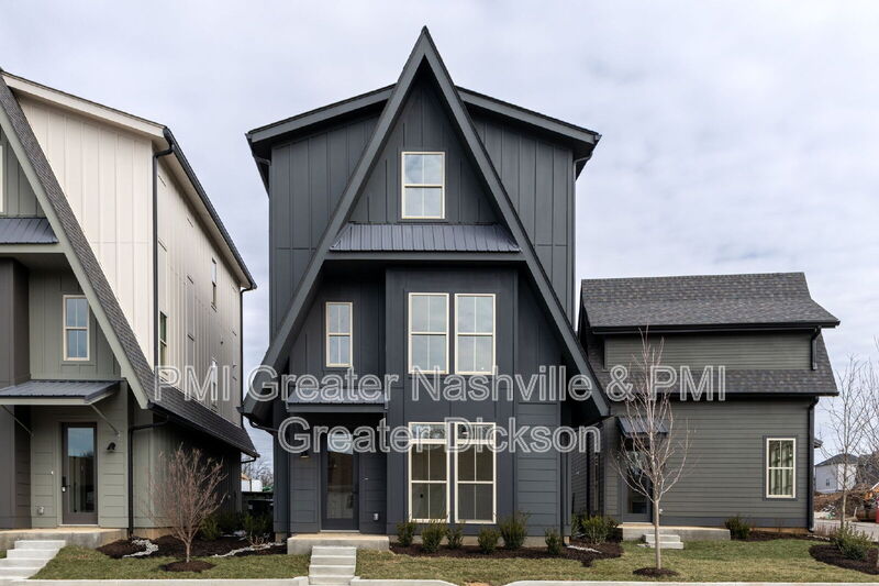 Nashville House: 539 Midnight Wy