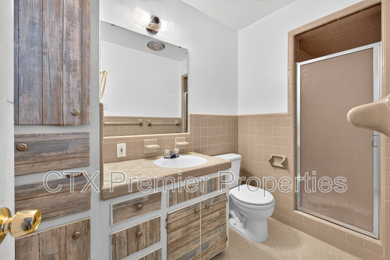Temple House: 506 Arapaho Drive