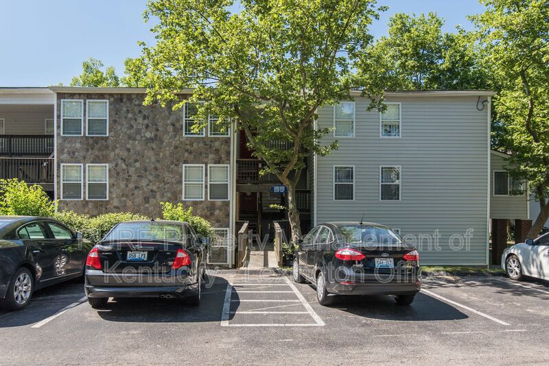 Lexington Condo: 2414 Lake Park RD