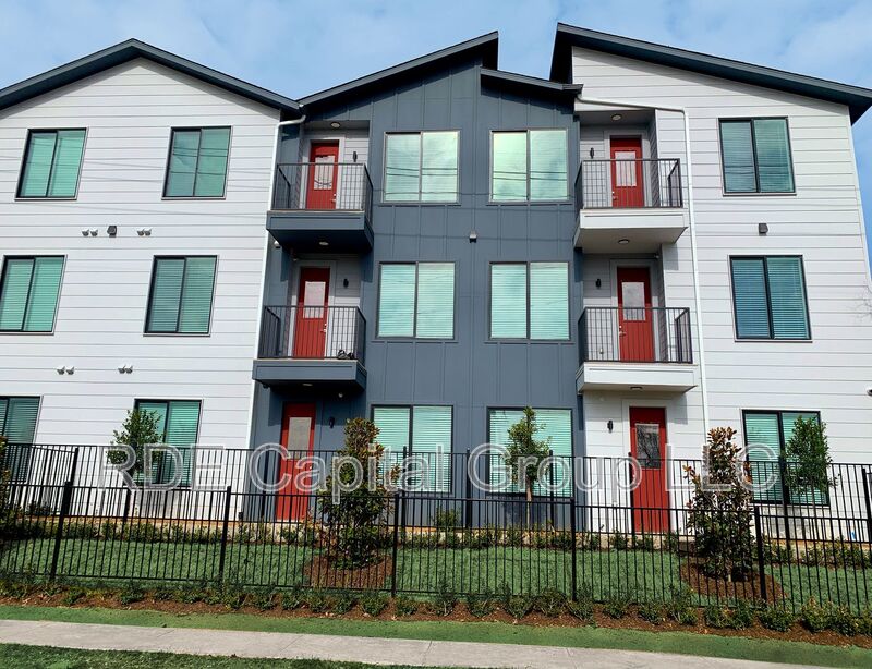 Dallas Condo: 3235 Dallas St