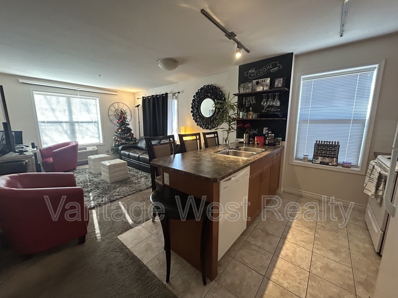 Kelowna Condo: 301-598 Sutherland Ave